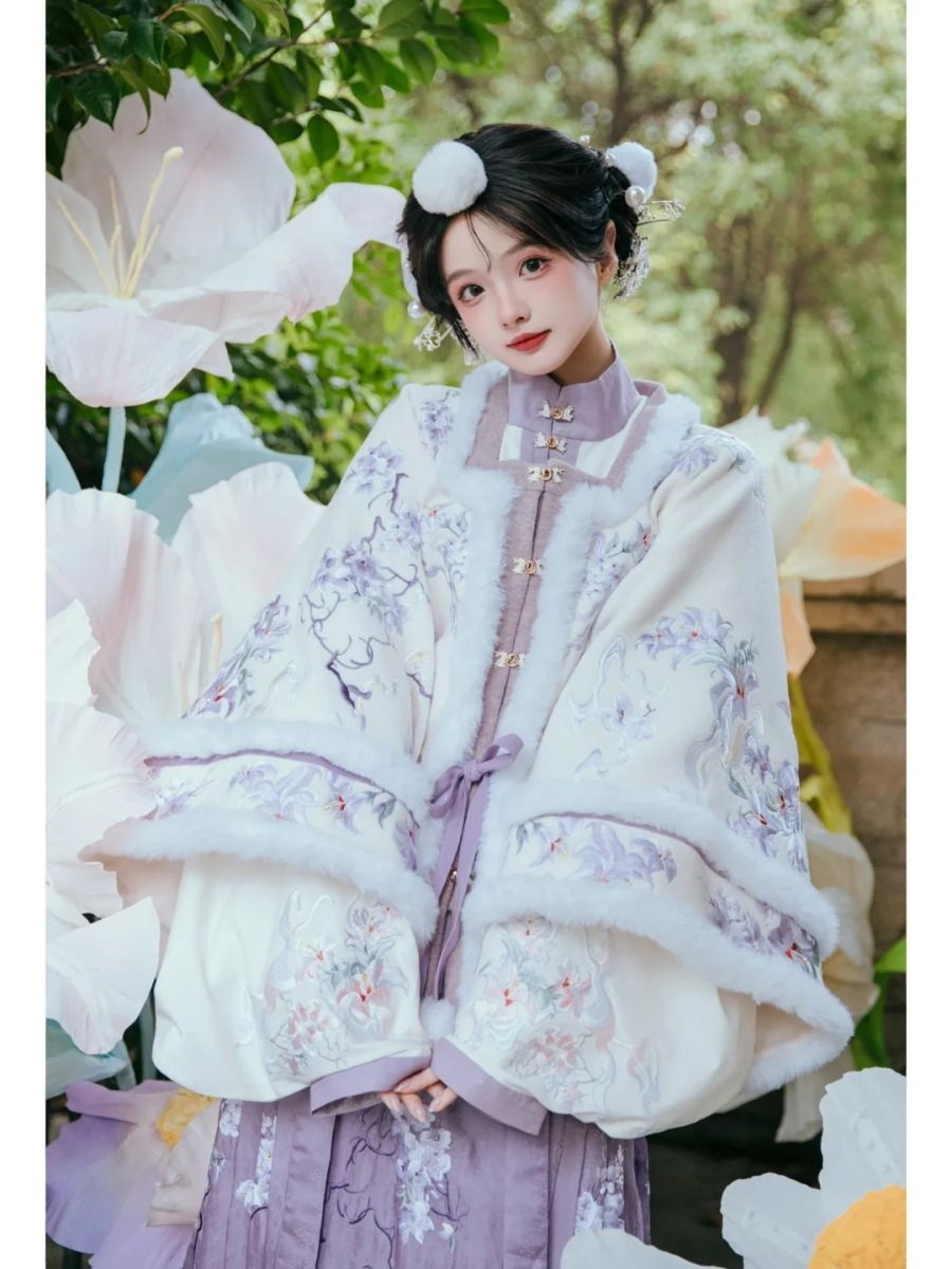 The Splendor of Hanfu:The Beauty of Han Dynasty Women in Traditional Chinese Attire The Splendor of Hanfu:The Beauty of Han Dynasty Women in Traditional Chinese Attire