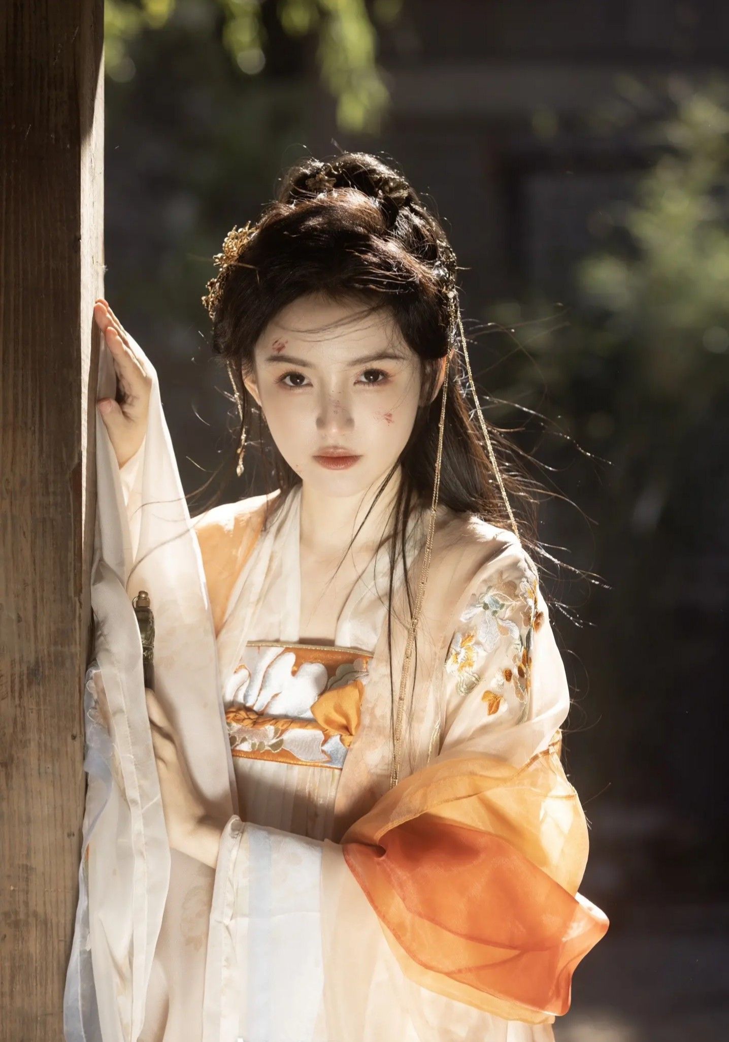 Enchanting Elementary Student in Traditional Tangzhuang and Hanfu Clothing Enchanting Elementary Student in Traditional Tangzhuang and Hanfu Clothing