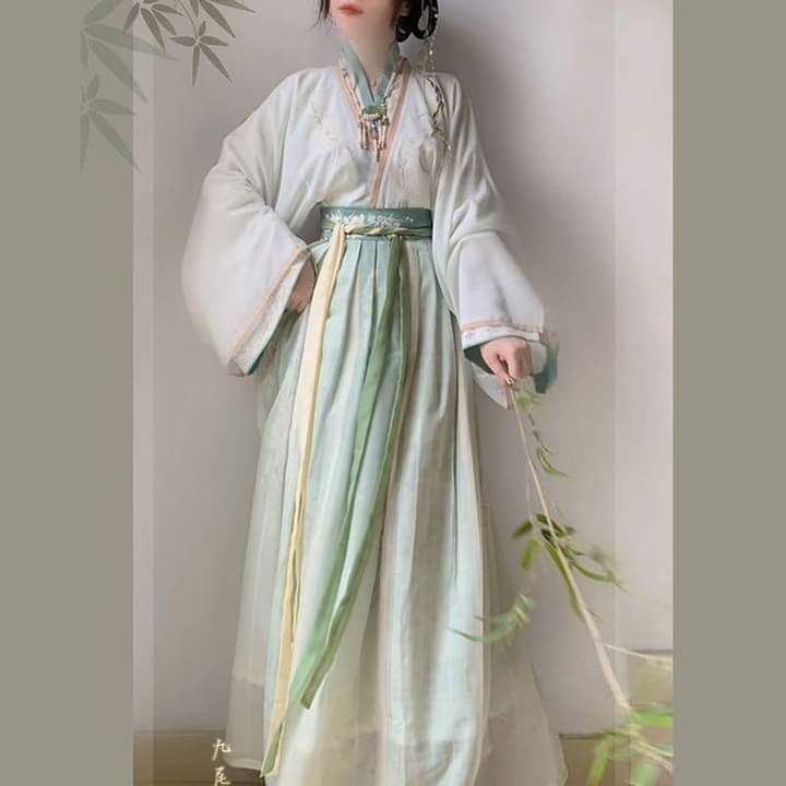 The Rise of Hanfu Style:Exploring the Fashionable Hangout of Hanfu Strappy Tops with Outer Layers The Rise of Hanfu Style:Exploring the Fashionable Hangout of Hanfu Strappy Tops with Outer Layers