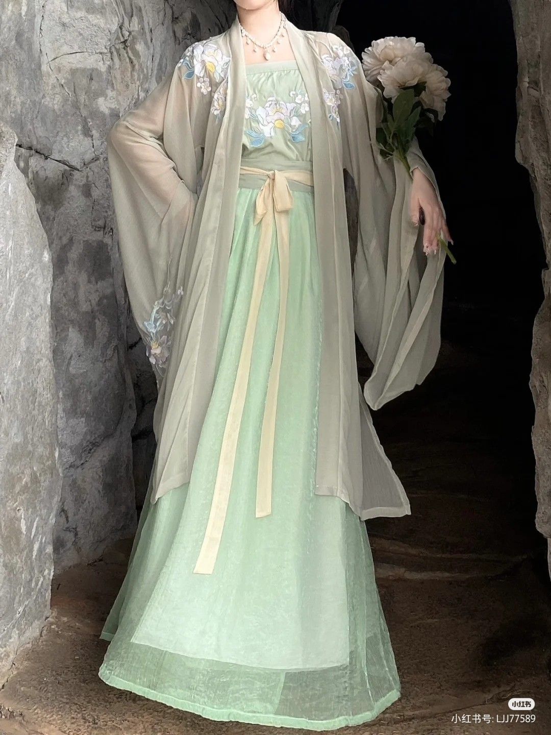 The Evolution of Lengthened Cheongsam Qipao:A Journey Through Traditional Elegance The Evolution of Lengthened Cheongsam Qipao:A Journey Through Traditional Elegance
