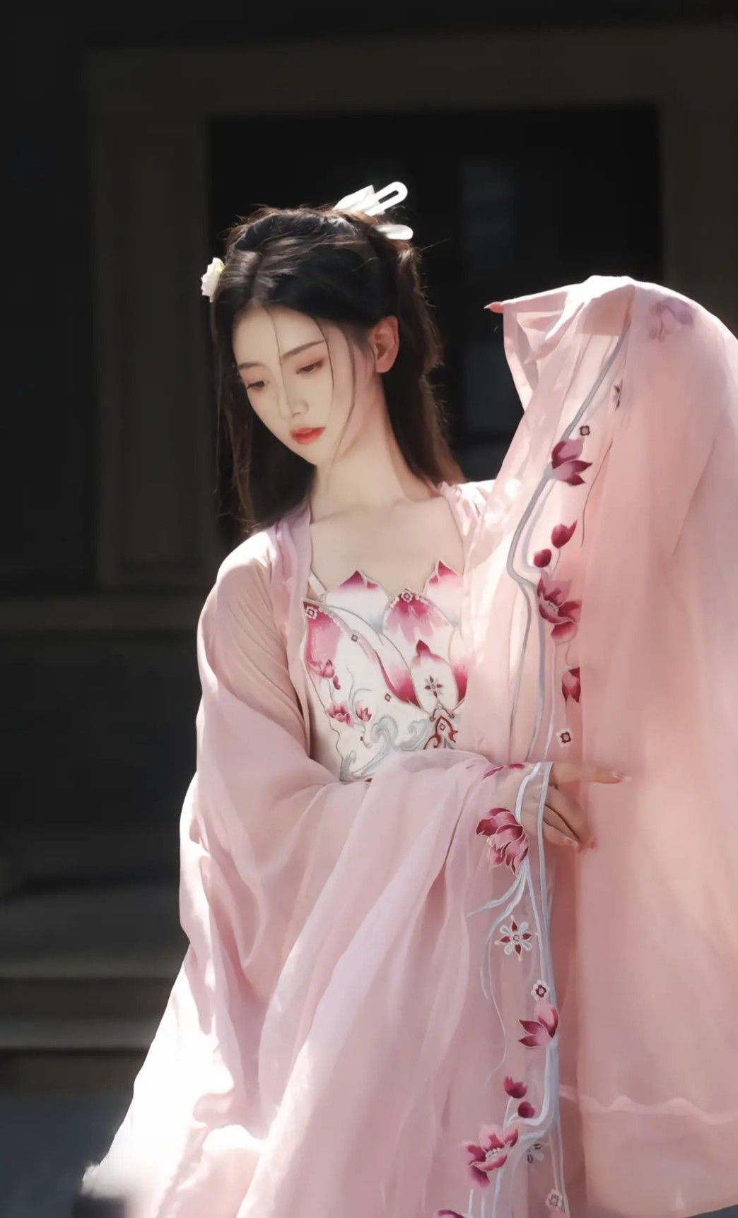 Traditional Cheongsam and Shoe Pairing:A Guide to Perfect Complementation Traditional Cheongsam and Shoe Pairing:A Guide to Perfect Complementation
