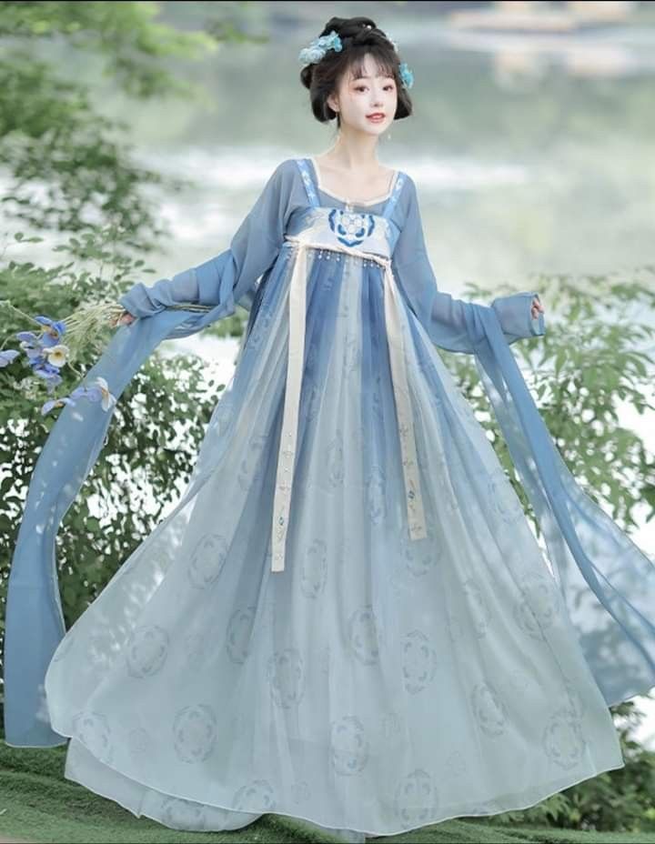 The Charm of Half-Maple Leaf Cheongsam:The Evolution of a Traditional Beauty The Charm of Half-Maple Leaf Cheongsam:The Evolution of a Traditional Beauty