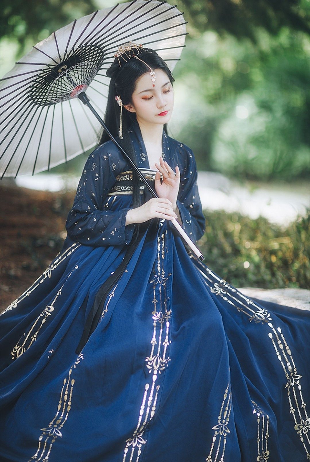 Nine Nights of Splendor:The Cultural Significance of Hanfu in Modern Times Nine Nights of Splendor:The Cultural Significance of Hanfu in Modern Times