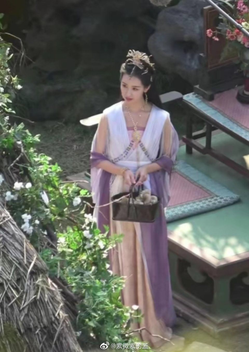 A Little Girls Journey into Traditional Chinese Beauty:Hanfu Ma mian裙 and the Necklace of Dreams A Little Girls Journey into Traditional Chinese Beauty:Hanfu Ma mian裙 and the Necklace of Dreams