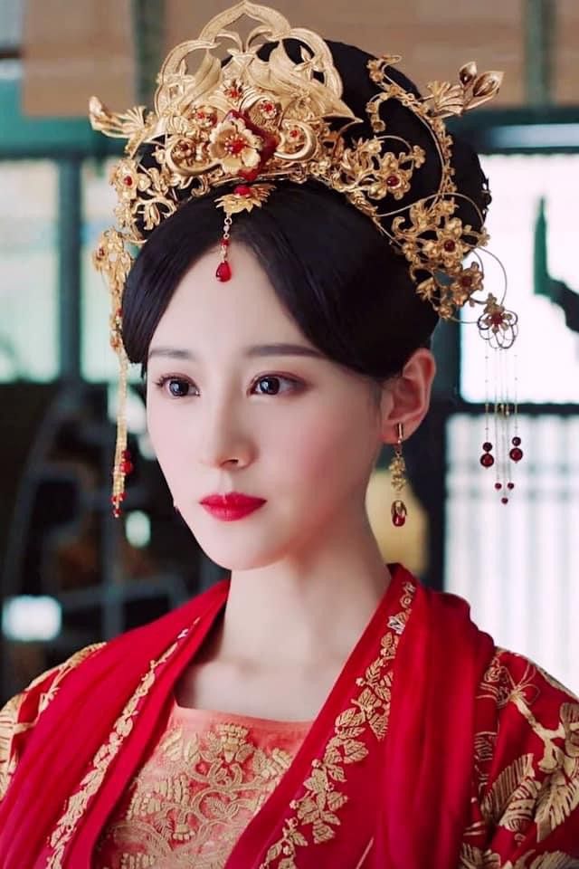 The Significance of Wearing a Grey-Yellow Cheongsam for Exam Day The Significance of Wearing a Grey-Yellow Cheongsam for Exam Day