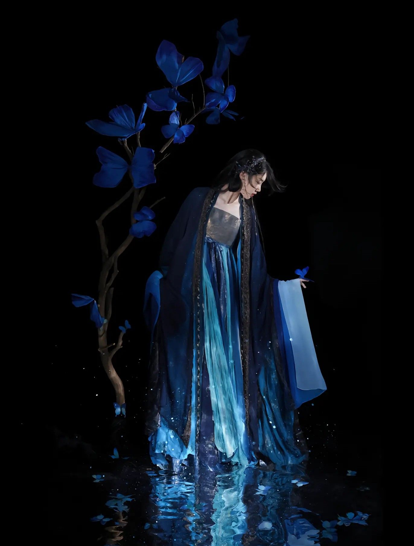 The Splendor of Long-Style Hanfu Cape and斗篷 The Splendor of Long-Style Hanfu Cape and斗篷