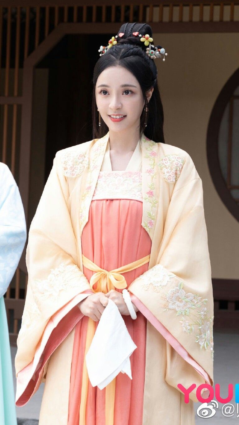 Winter-Style Cheongsam Shawls:A Blend of Tradition and Fashion Winter-Style Cheongsam Shawls:A Blend of Tradition and Fashion