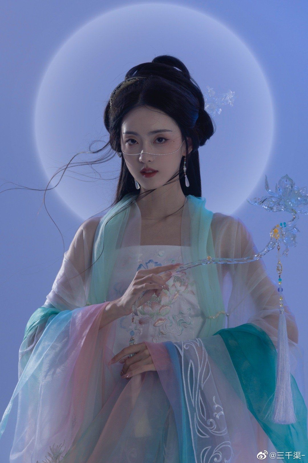 Embracing the Summer in a Stylish Cheongsam Skirt:The Mid-Length Qipao for Women as an Outerwear Embracing the Summer in a Stylish Cheongsam Skirt:The Mid-Length Qipao for Women as an Outerwear