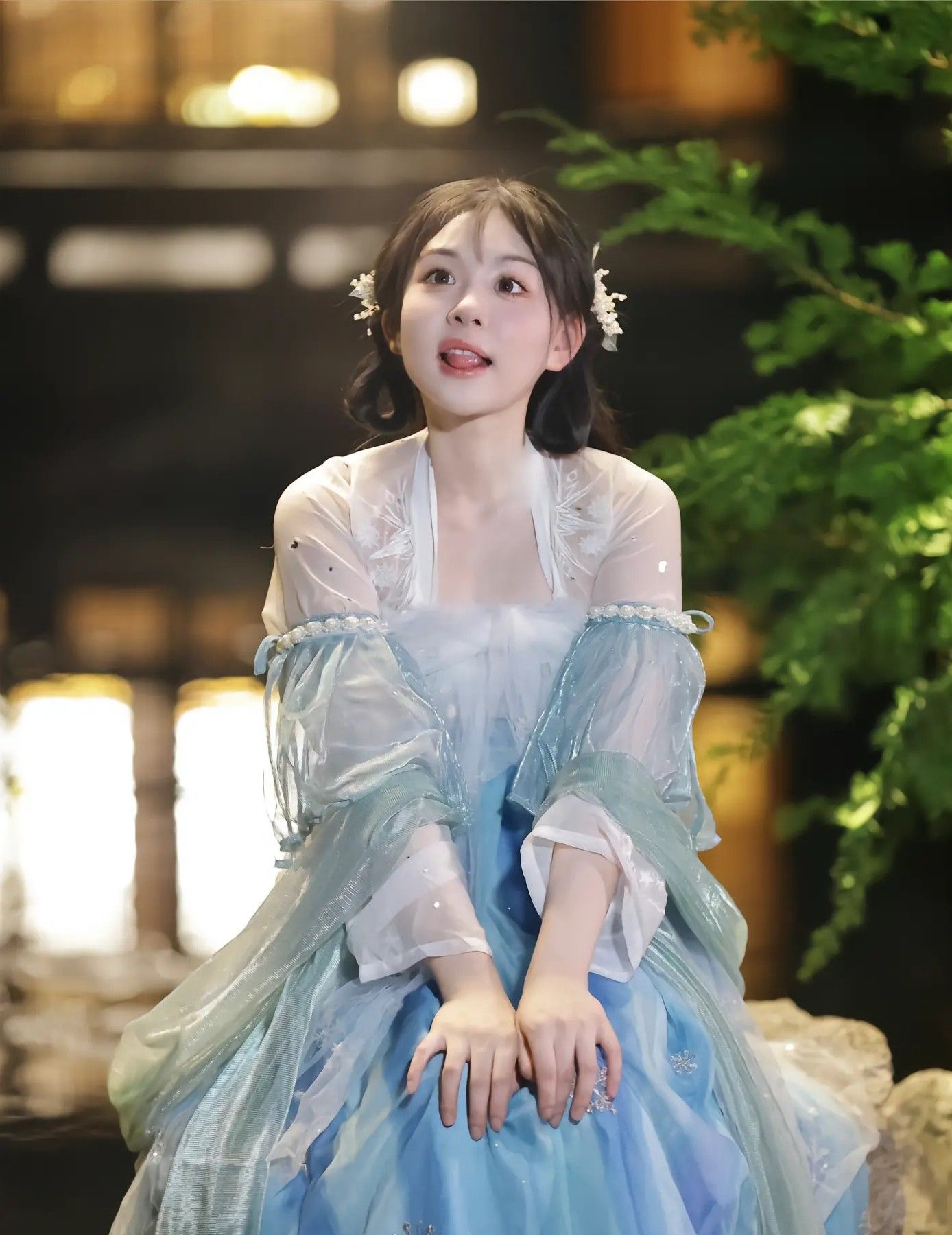 White Cheongsam and Silk Stockings:A Cultural and Fashionable Exploration White Cheongsam and Silk Stockings:A Cultural and Fashionable Exploration