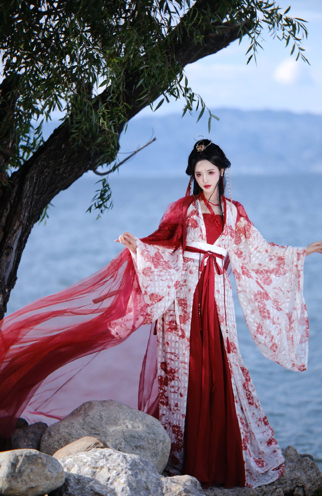 Embracing the New Chinese Style:Qipao with Butterfly Embroidery Embracing the New Chinese Style:Qipao with Butterfly Embroidery