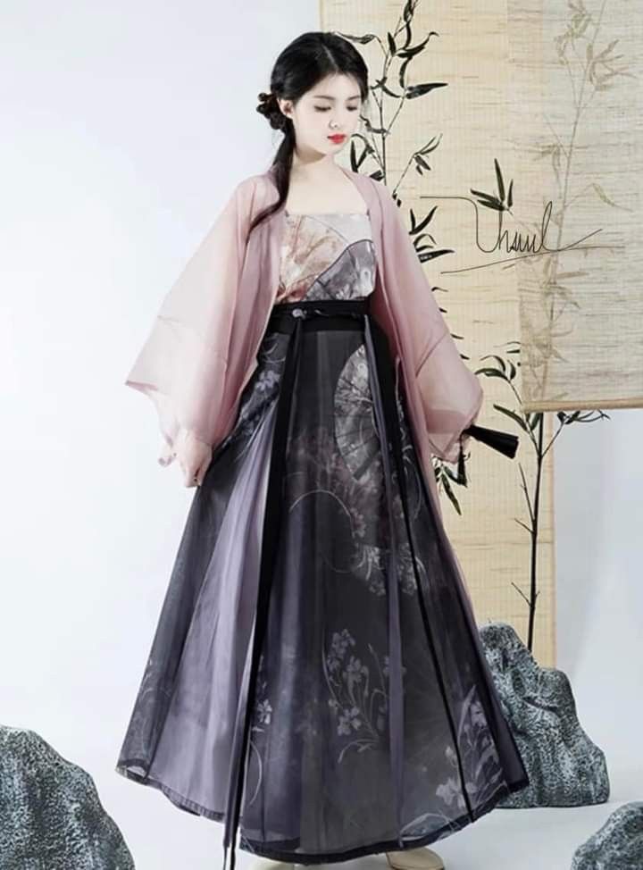 The Role of Cheongsams Inner Layer:The Qipaos Undershirt The Role of Cheongsams Inner Layer:The Qipaos Undershirt