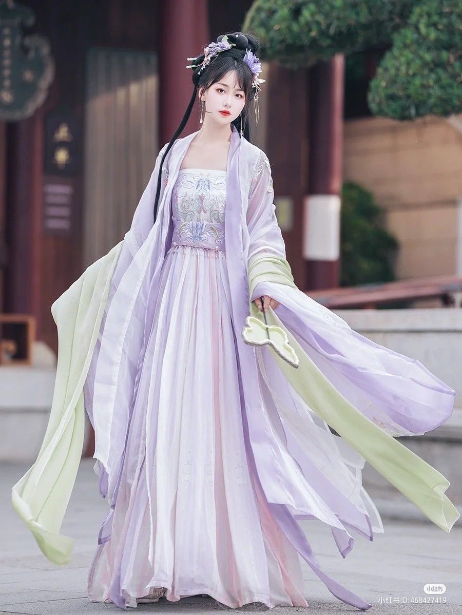 Young and Stylish:Premium Silk Cheongsam with Low Collar Young and Stylish:Premium Silk Cheongsam with Low Collar