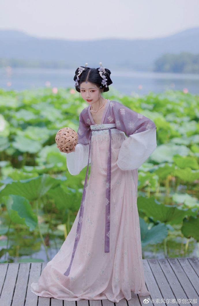 Luxury Purple Silk Cheongsam with Mulberry Silk Fabric A Premier Fashion Statement Luxury Purple Silk Cheongsam with Mulberry Silk Fabric A Premier Fashion Statement