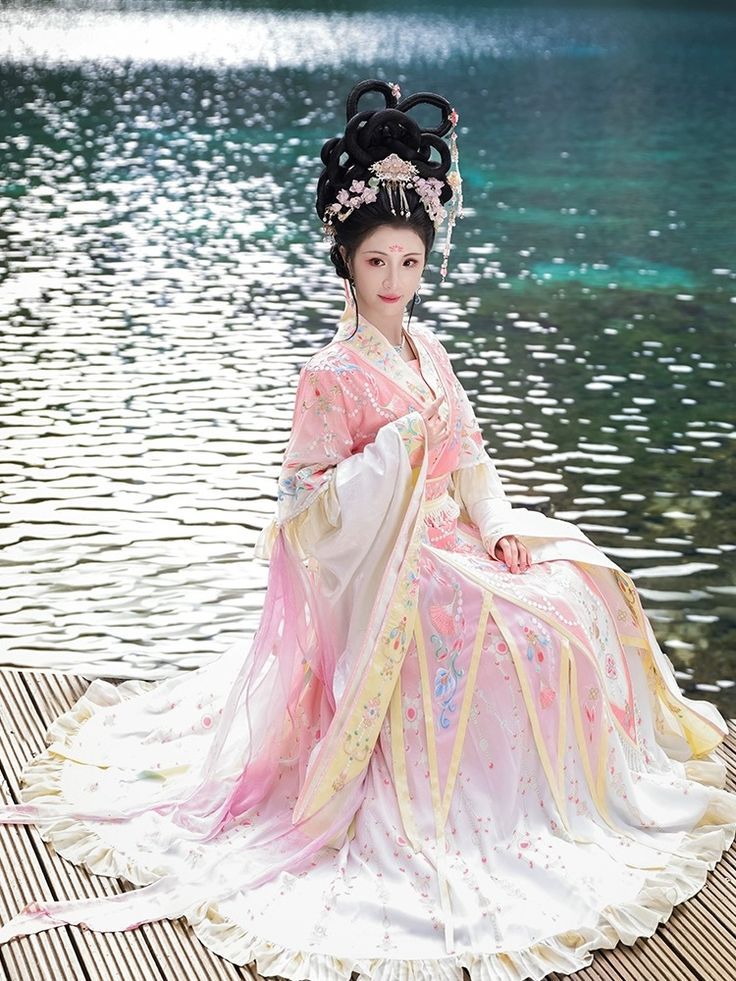 The Five-Meter Horseface Skirt:A Cultural Icon of Traditional Chinese Fashion The Five-Meter Horseface Skirt:A Cultural Icon of Traditional Chinese Fashion