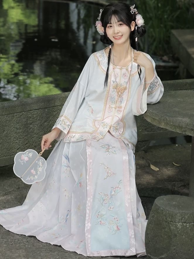 The Elegance of a Cheongsam Jacket for Women The Elegance of a Cheongsam Jacket for Women