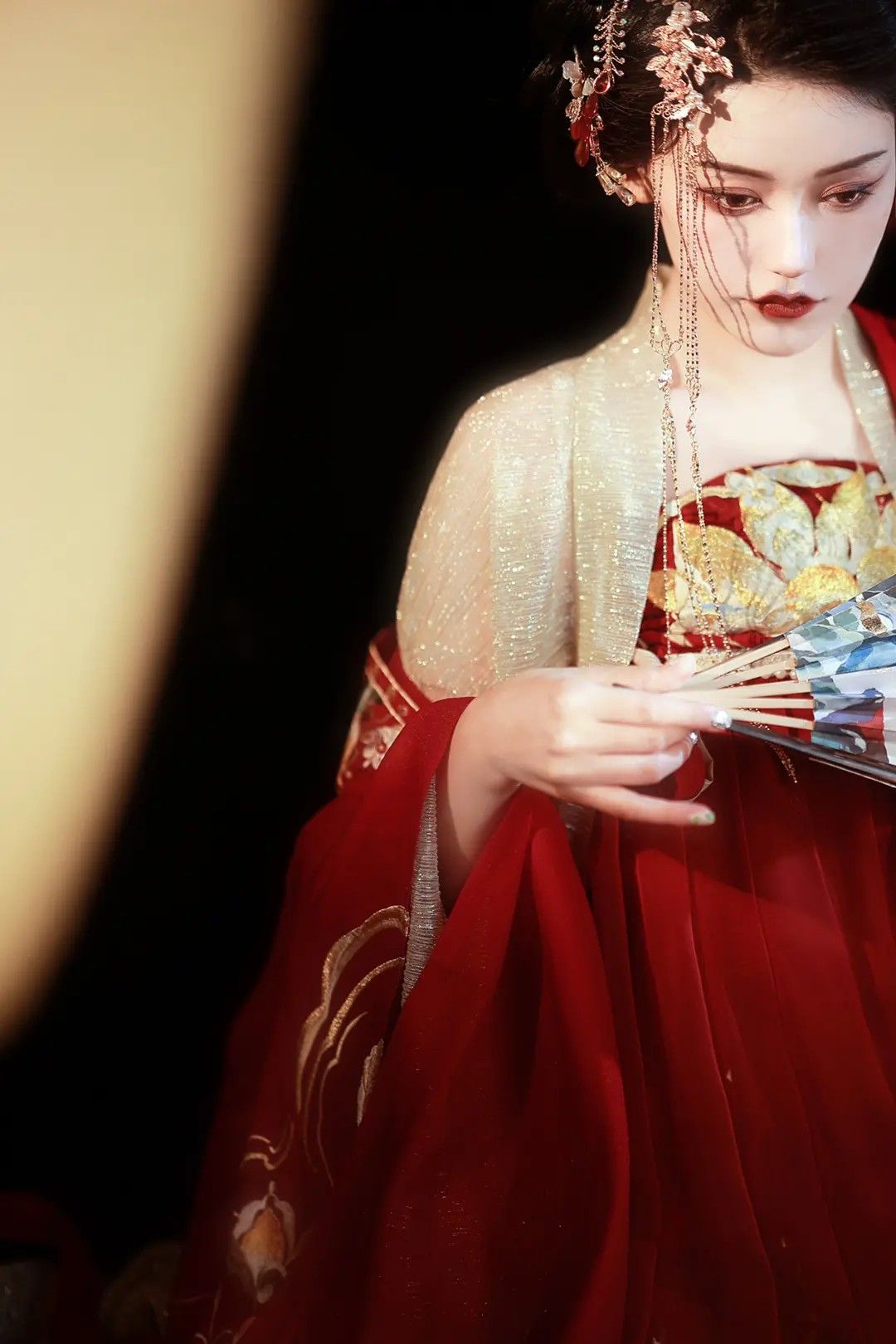 The Splendor of Peacock Princess in Sparrow-羽纹 Hanfu 汉服) The Splendor of Peacock Princess in Sparrow-羽纹 Hanfu 汉服)