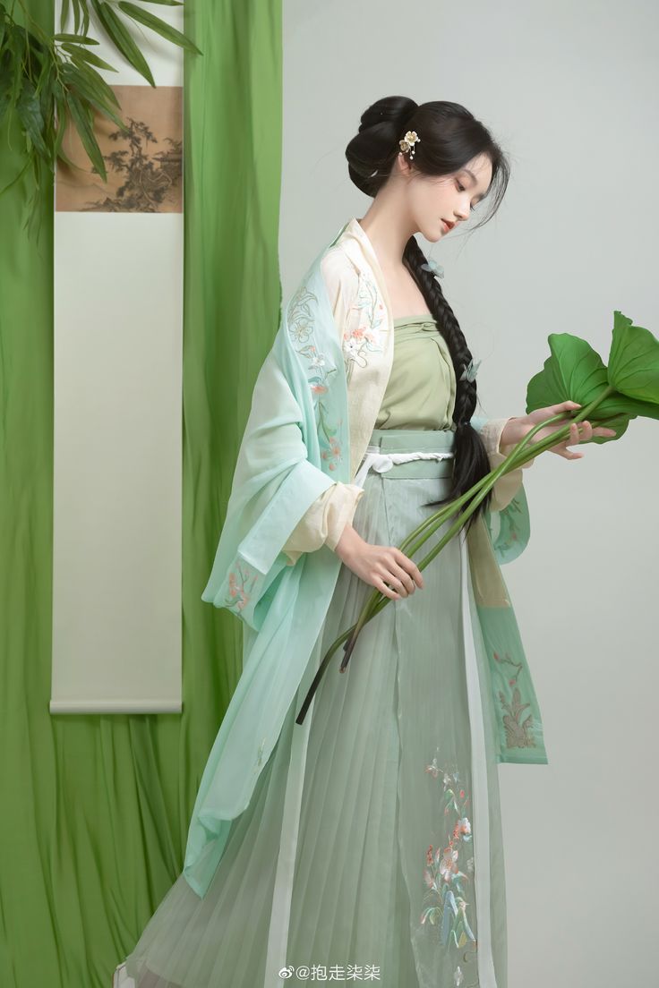 The Evolution of Cotton and Flax in Traditional Tang Costumes The Evolution of Cotton and Flax in Traditional Tang Costumes