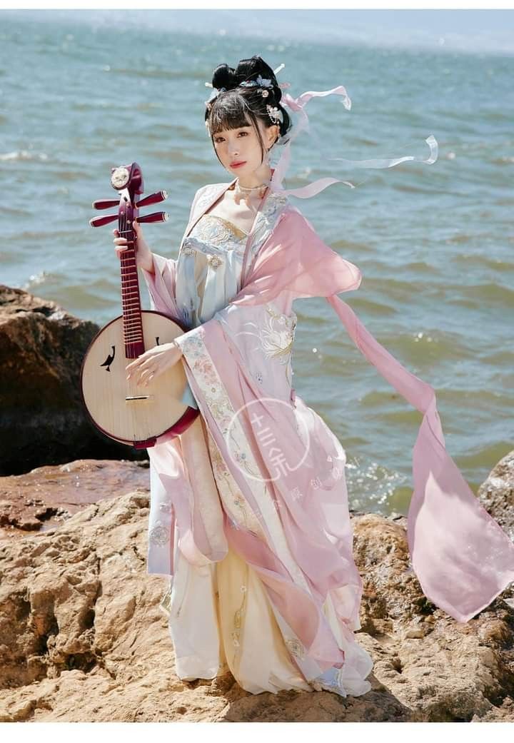 The Rise of Hanfu Fashion:A Closer Look at the One-Piece Qiyao Skirt The Rise of Hanfu Fashion:A Closer Look at the One-Piece Qiyao Skirt