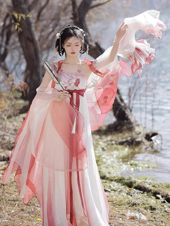 Stylish Mini-Size Women Embrace the Charm of New Chinese Cheongsam in Autumn Winter Stylish Mini-Size Women Embrace the Charm of New Chinese Cheongsam in Autumn Winter