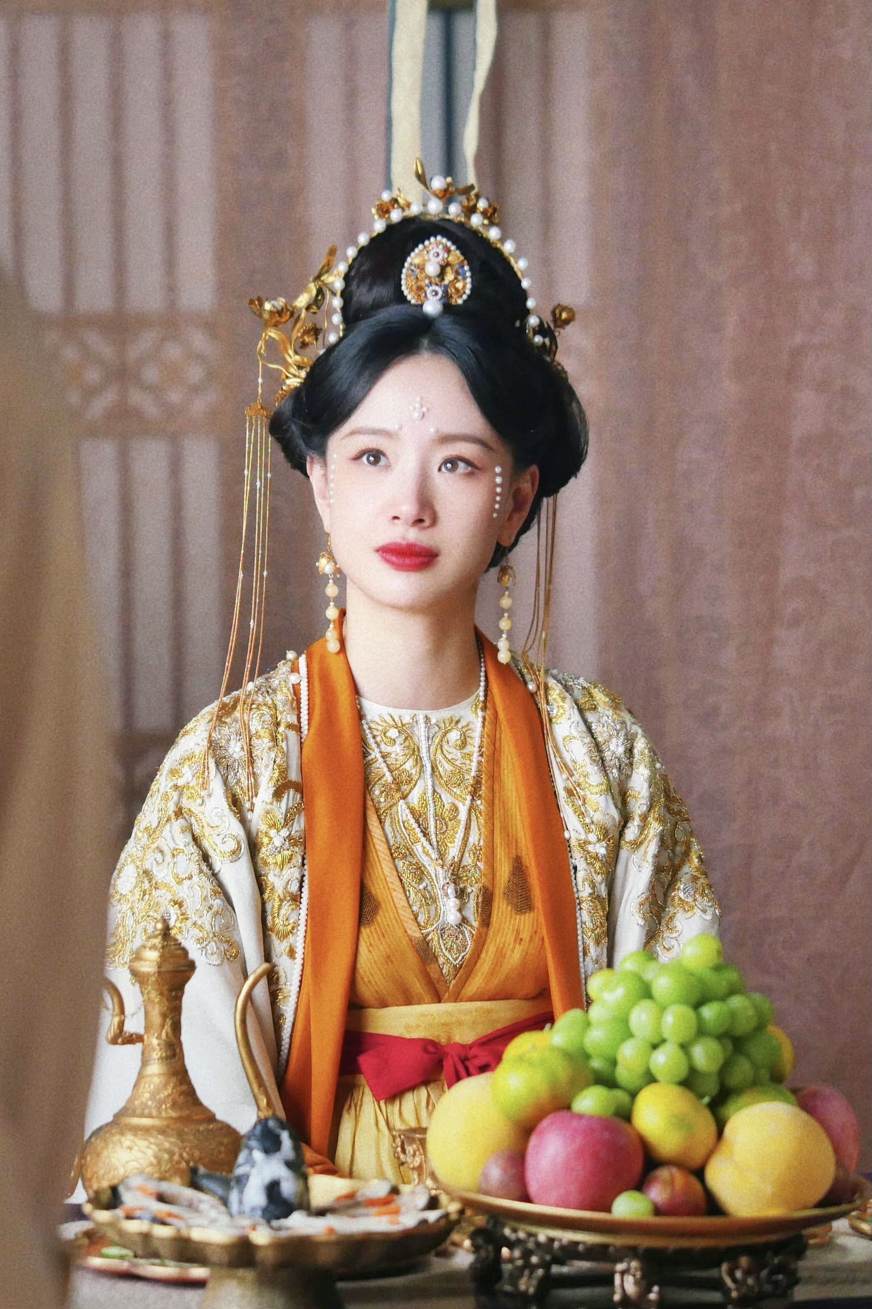 Modernized Mid-Length Cheongsam:Embracing Traditional Elegance with Modern Refinement Modernized Mid-Length Cheongsam:Embracing Traditional Elegance with Modern Refinement