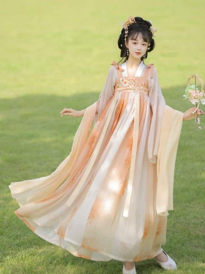 Hanfu Costumes and Accessories:A Guide to Traditional Hand-held Props Hanfu Costumes and Accessories:A Guide to Traditional Hand-held Props