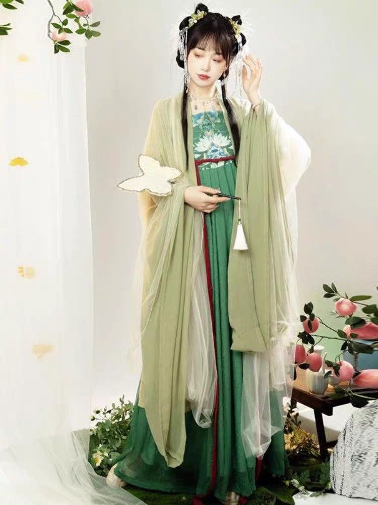 Embracing Traditional Elegance in a Large-Size Dark Blue Cheongsam Embracing Traditional Elegance in a Large-Size Dark Blue Cheongsam