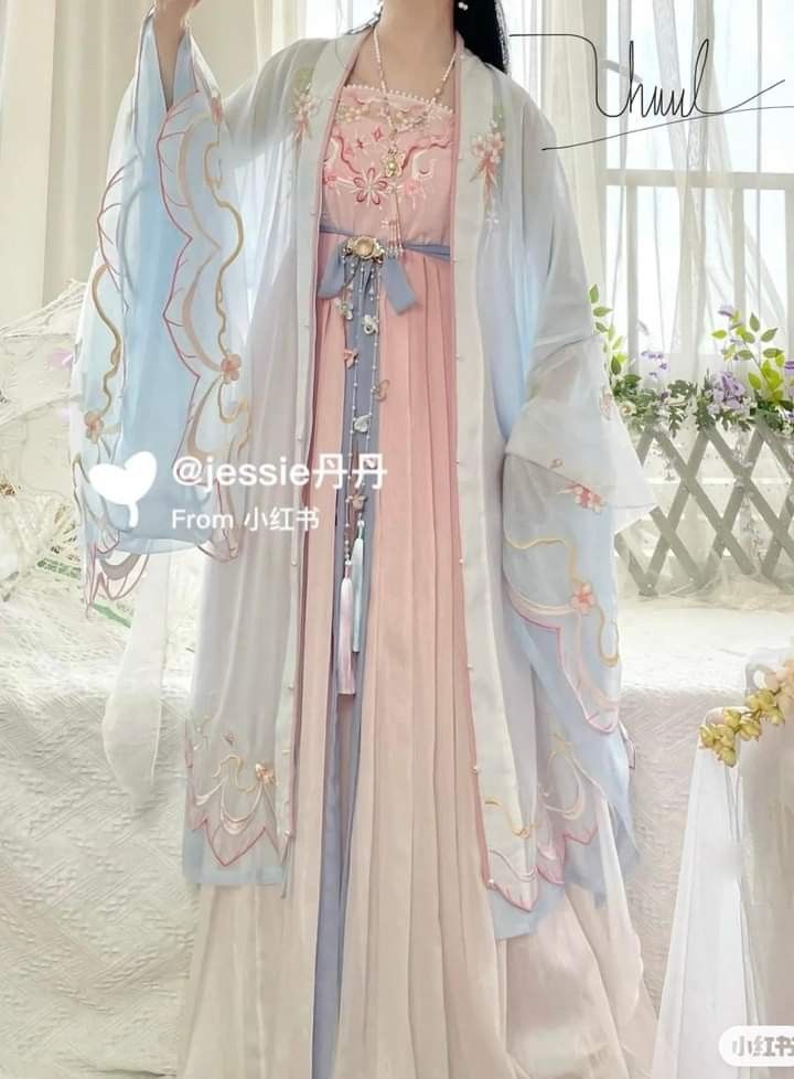 Qingyi Ruan:A Journey into Original Hanfu Fashion in the Year 55 AD Qingyi Ruan:A Journey into Original Hanfu Fashion in the Year 55 AD