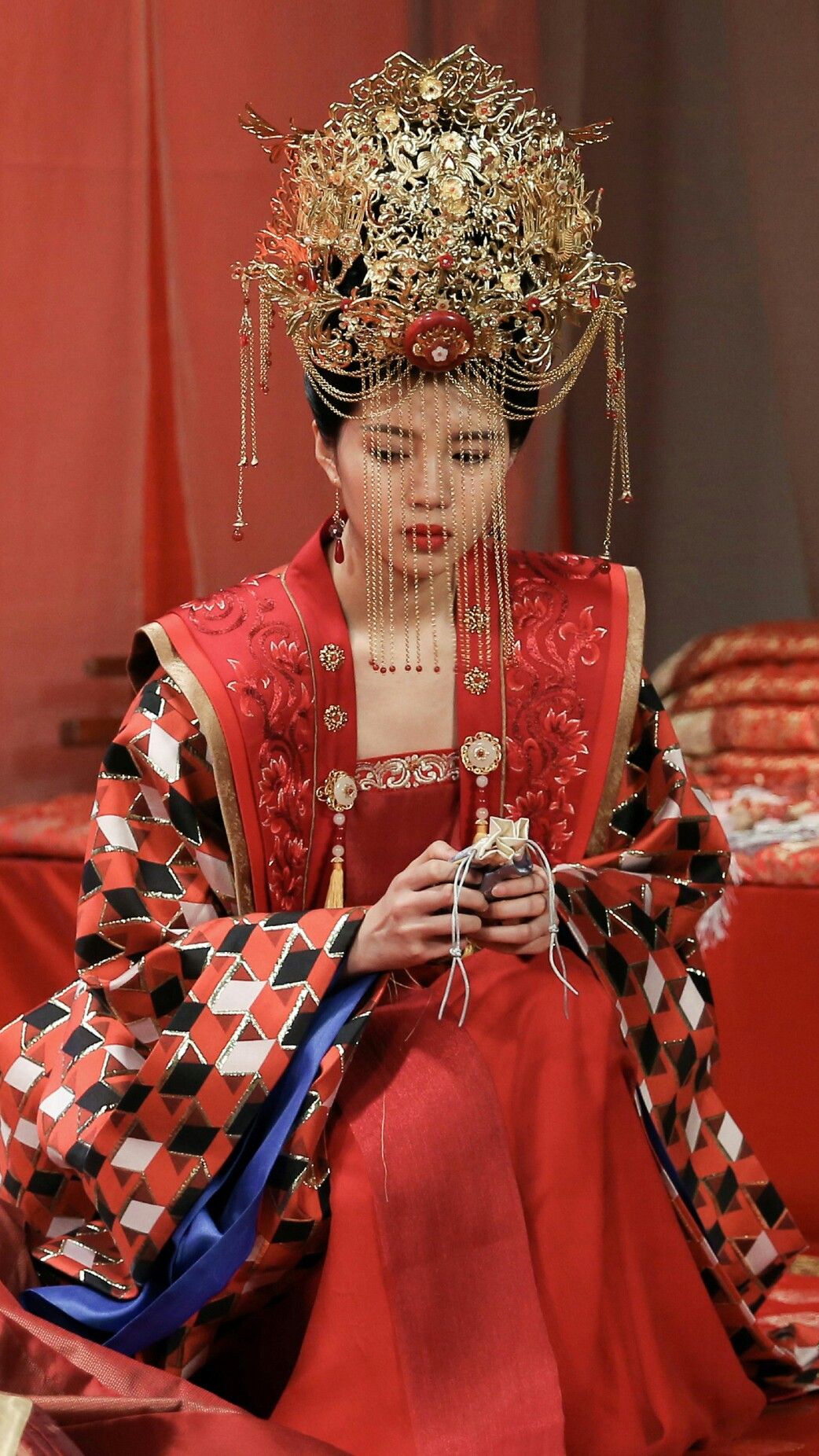 Elevating the Elegance of Traditional Han Shoes for Women:A 10cm Height Increase Journey Elevating the Elegance of Traditional Han Shoes for Women:A 10cm Height Increase Journey