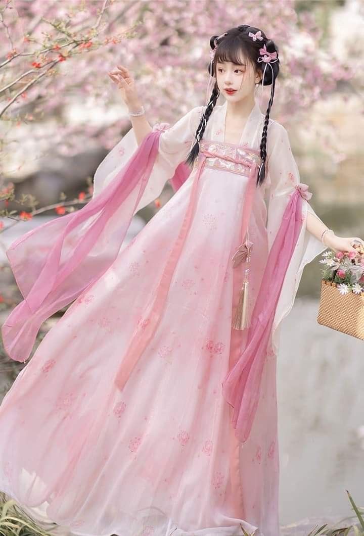 A Beginners Guide to Hair Buns with Fake Hair Wigs and Hanfu Costumes A Beginners Guide to Hair Buns with Fake Hair Wigs and Hanfu Costumes