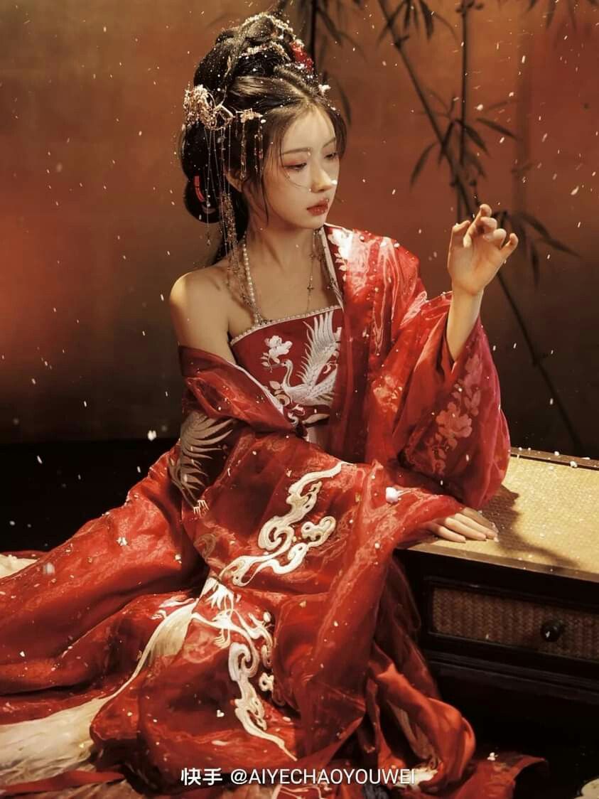 Spring Hanfu Girls Chinese-Style Dress:A Glimpse into the Splendor of Traditional Chinese Fashion