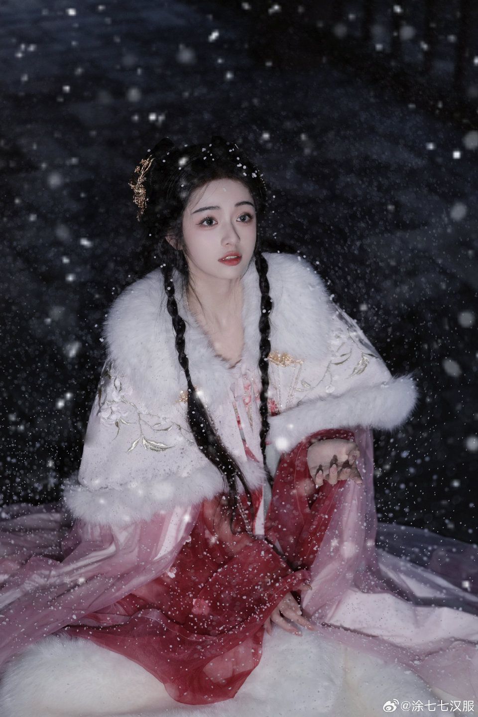 Girls Traditional Chinese New Years Clothes:The Revival of Autumn-Winter Hanfu Fashion Girls Traditional Chinese New Years Clothes:The Revival of Autumn-Winter Hanfu Fashion