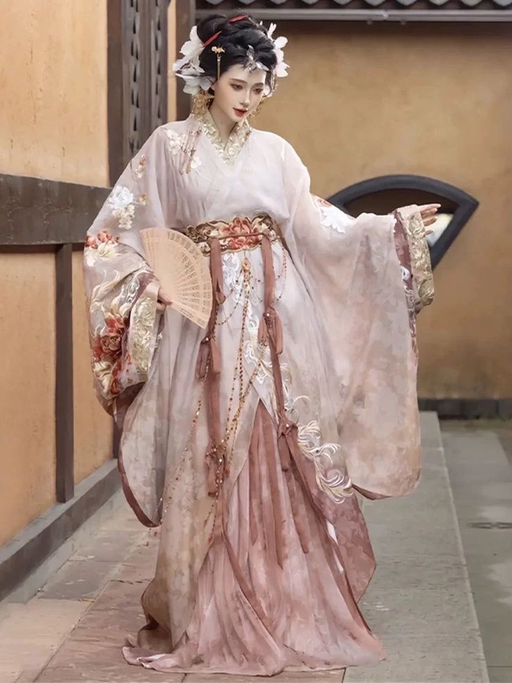 Embracing the New Chinese Elegance:Cheongsam Women in Spring Fashion Embracing the New Chinese Elegance:Cheongsam Women in Spring Fashion