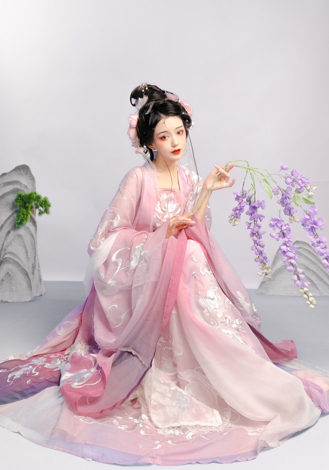 Encounter of the Enchanted:The Meeting of Yao Cosplay and Divine Deer Hanfu Encounter of the Enchanted:The Meeting of Yao Cosplay and Divine Deer Hanfu