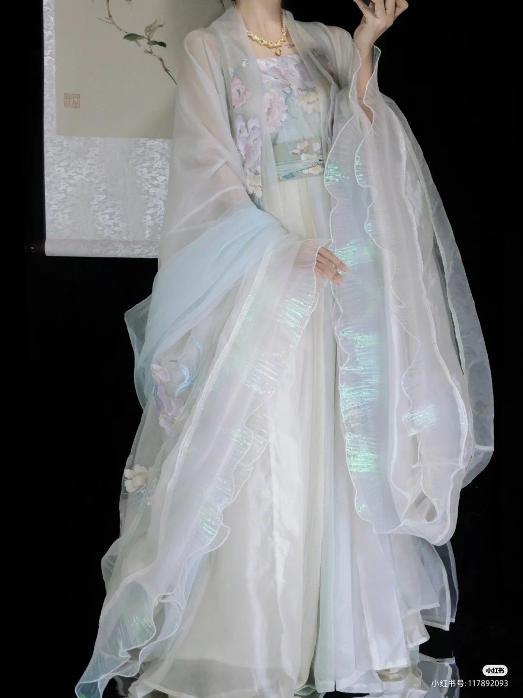 The Charm of Half-Maple Leaf Pattern Cheongsam:The Story of a Traditional Beauty The Charm of Half-Maple Leaf Pattern Cheongsam:The Story of a Traditional Beauty