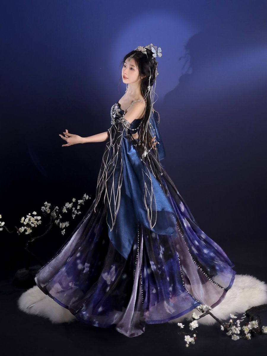 The Ethereal Charm of Qipao Blouse:Embracing the Essence of Elegant Traditional Chinese Fashion The Ethereal Charm of Qipao Blouse:Embracing the Essence of Elegant Traditional Chinese Fashion
