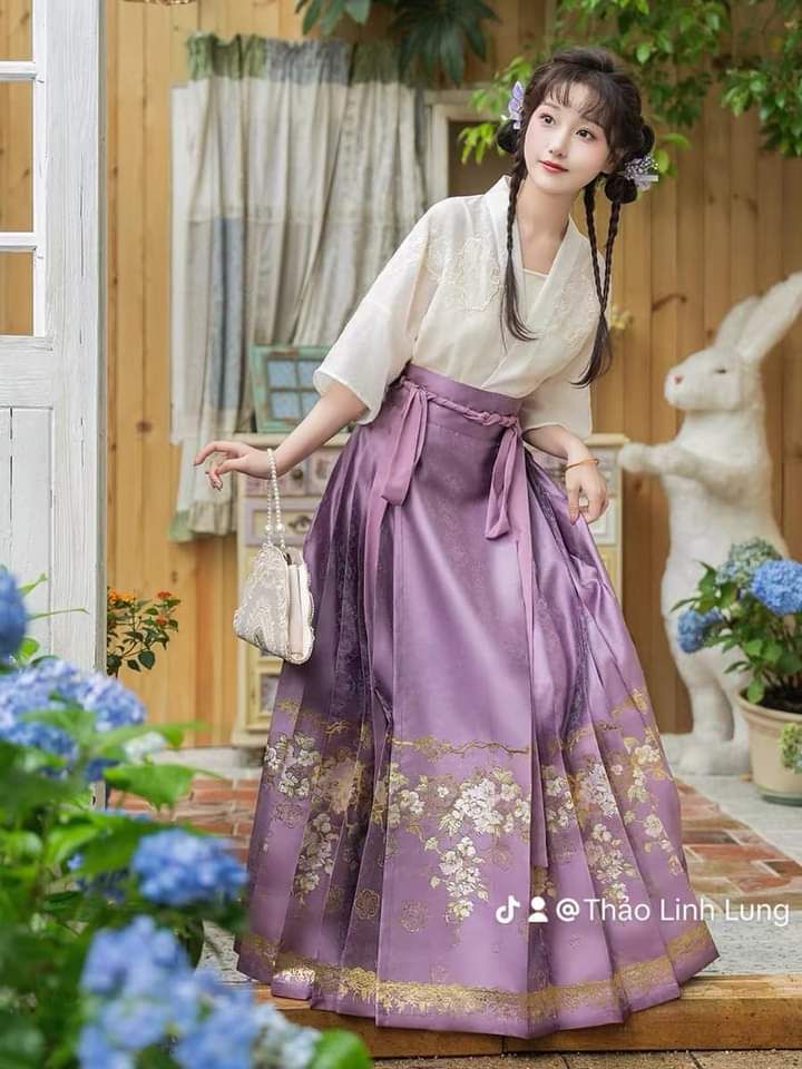 Teenage Girls Traditional Chinese Hanfu Costume:The Charm of 13-Year-Old Elegance Teenage Girls Traditional Chinese Hanfu Costume:The Charm of 13-Year-Old Elegance
