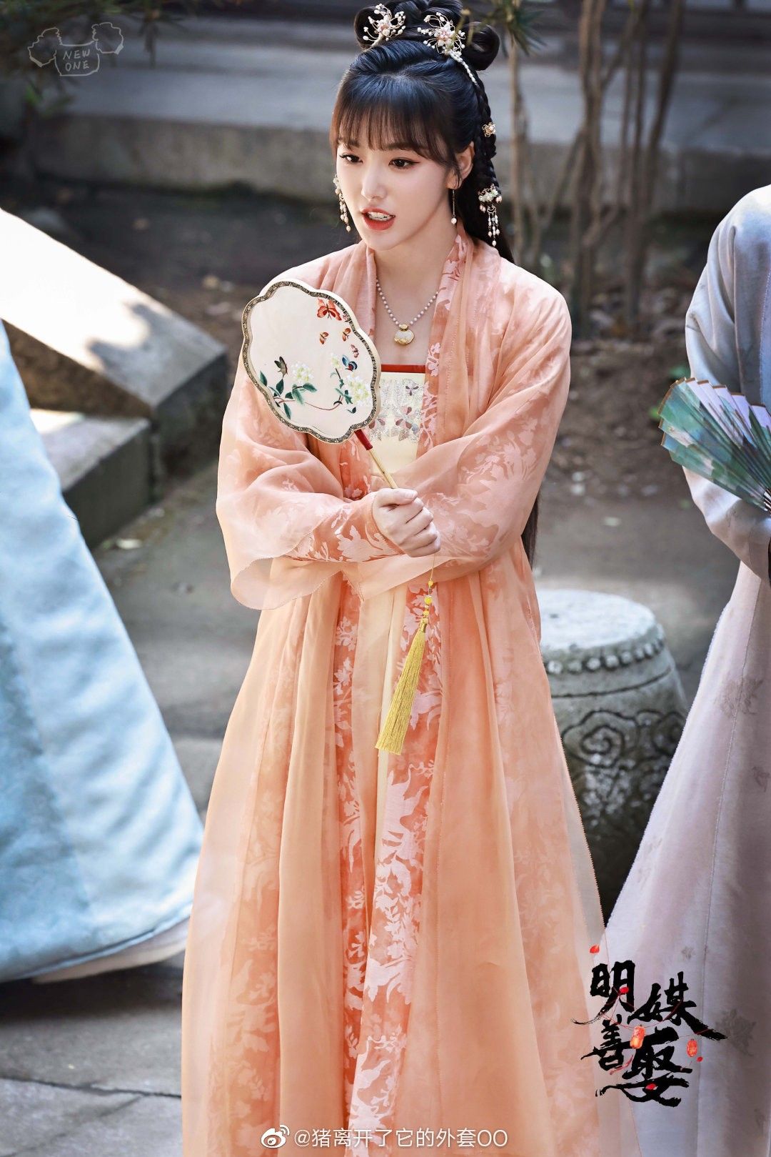 Elegant Long-Style Cheongsam Made of Mulberry Silk for a Traditional Grace Elegant Long-Style Cheongsam Made of Mulberry Silk for a Traditional Grace