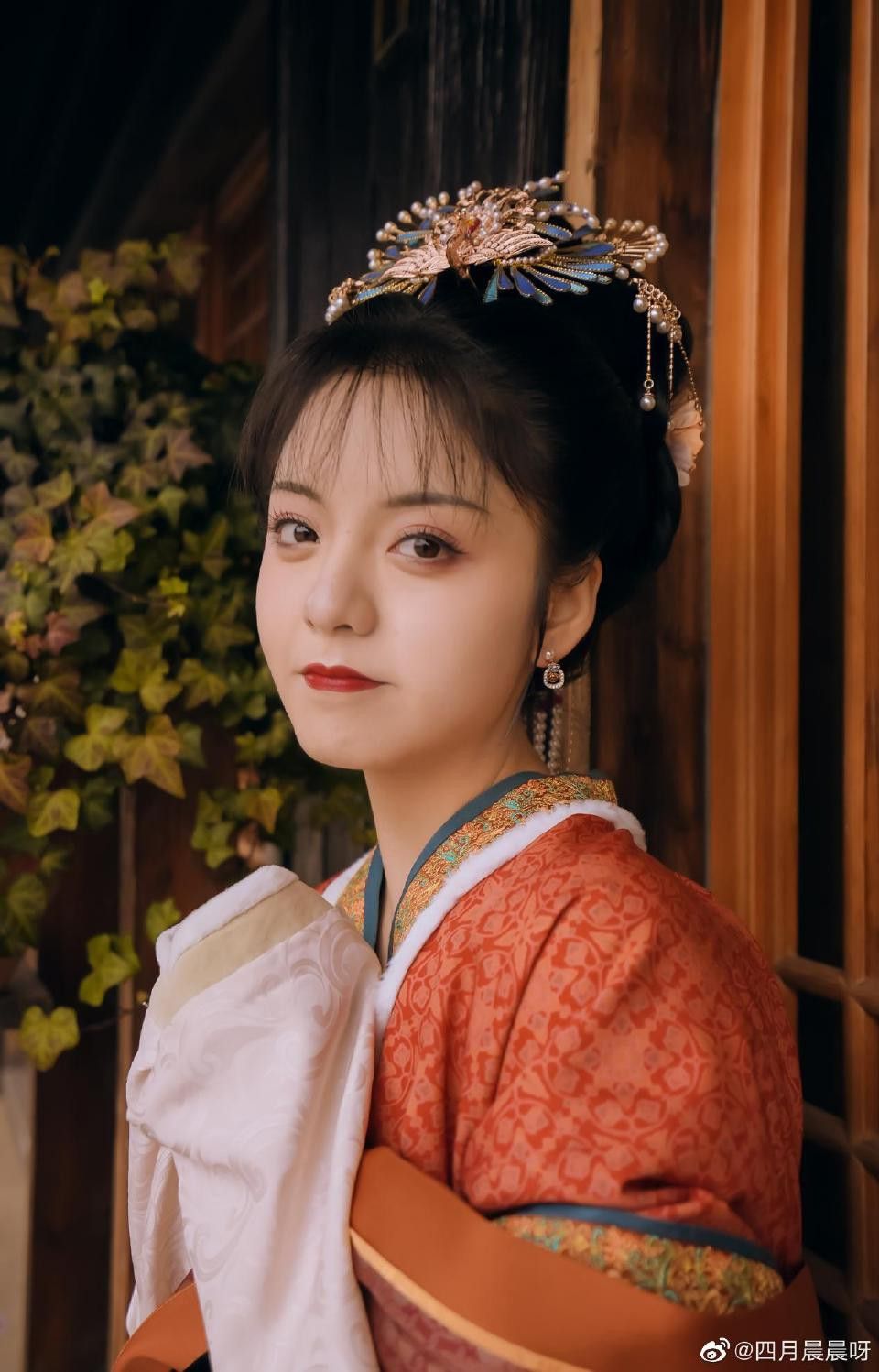 Han Yujias Cheongsam:A Glimpse into Traditional Chinese Elegance Han Yujias Cheongsam:A Glimpse into Traditional Chinese Elegance