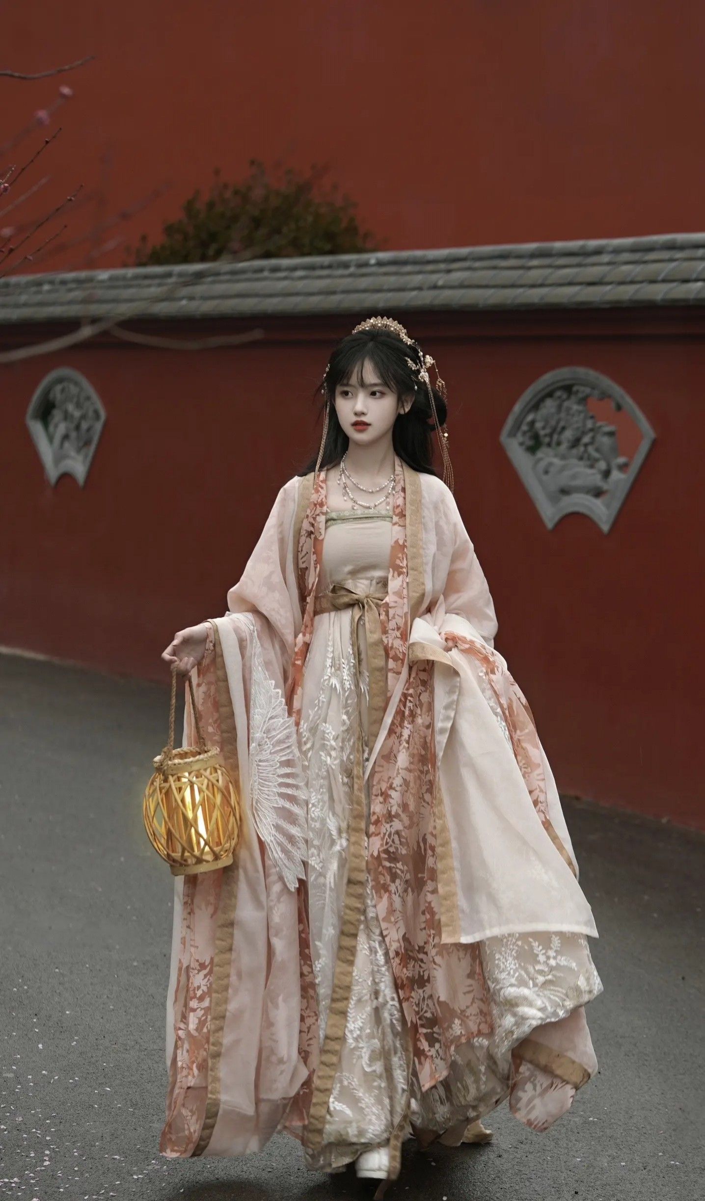 Wine Red Cheongsam with Fish Tail Skirt:A Glamor of Traditional Elegance and Modern Charm Wine Red Cheongsam with Fish Tail Skirt:A Glamor of Traditional Elegance and Modern Charm