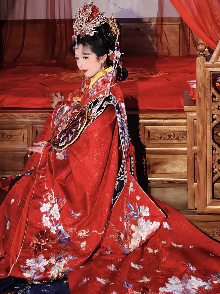 Maternal-Child Fashion in Autumn:Exploring Traditional Hanfu Costumes for Mother-Daughter Duo Maternal-Child Fashion in Autumn:Exploring Traditional Hanfu Costumes for Mother-Daughter Duo