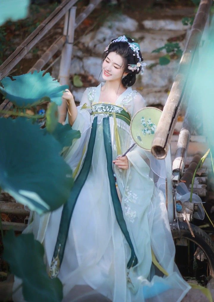 The Charm of Cheongsam and Shawl:The Ice Silk Story The Charm of Cheongsam and Shawl:The Ice Silk Story