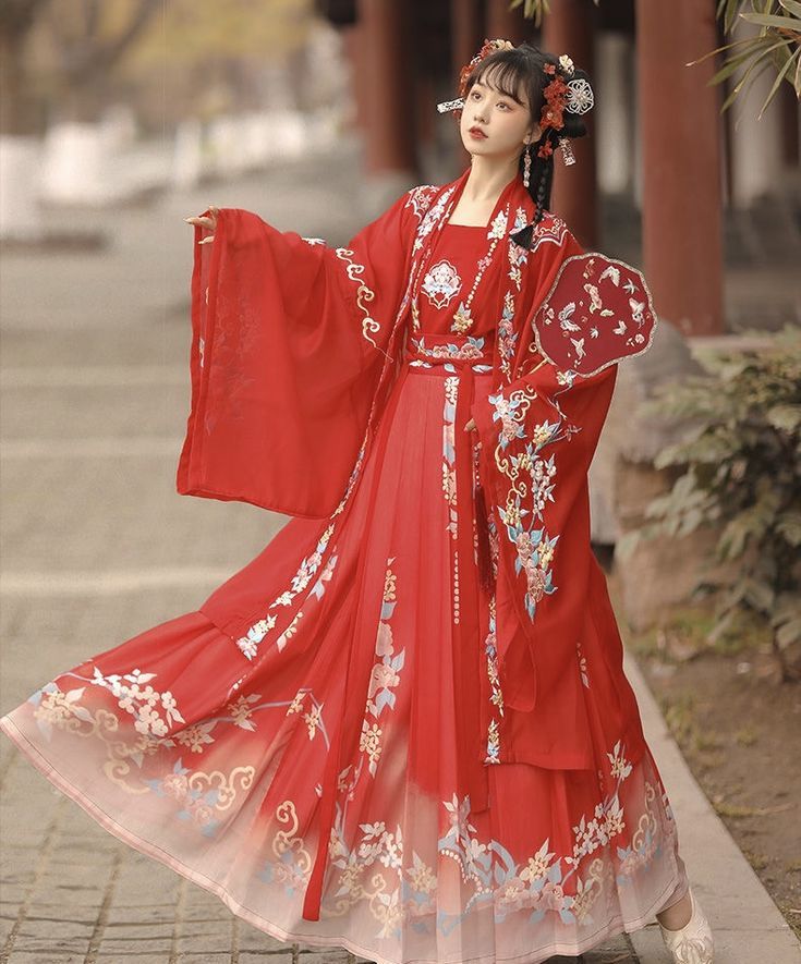 The Splendid Beauty of Hanfu Fashion:The Wisteria Butterfly Purple The Splendid Beauty of Hanfu Fashion:The Wisteria Butterfly Purple