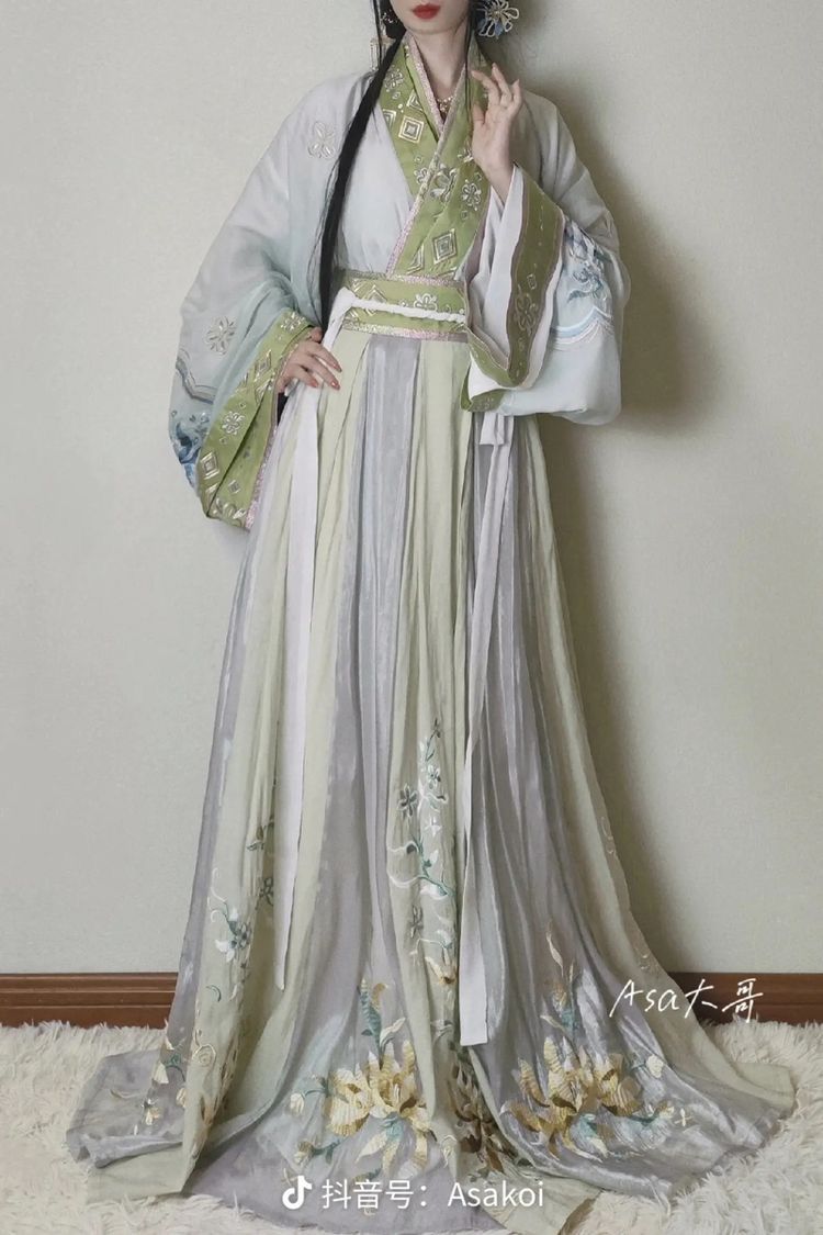 Embracing the New 2023 Pink Cheongsam:A Blend of Tradition and Modern Elegance Embracing the New 2023 Pink Cheongsam:A Blend of Tradition and Modern Elegance