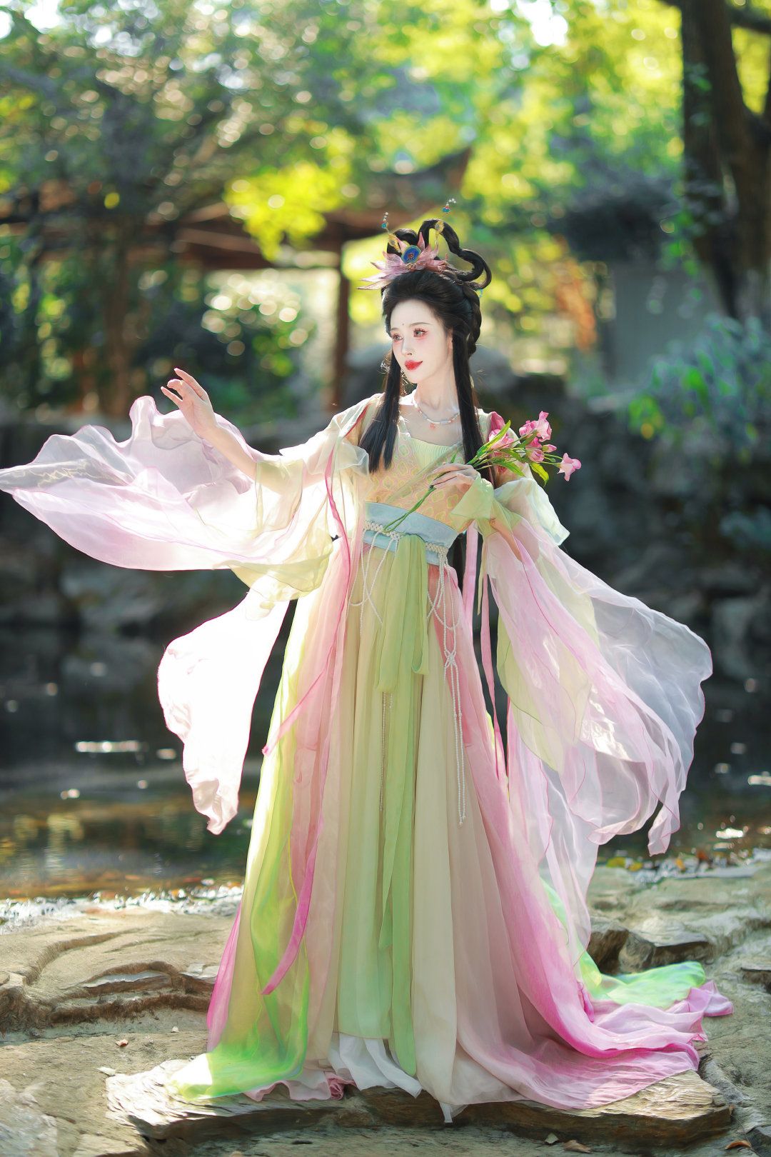 Elegance in a Drop of Cinnabar Tears:The Story of Hanfu Fashion Elegance in a Drop of Cinnabar Tears:The Story of Hanfu Fashion