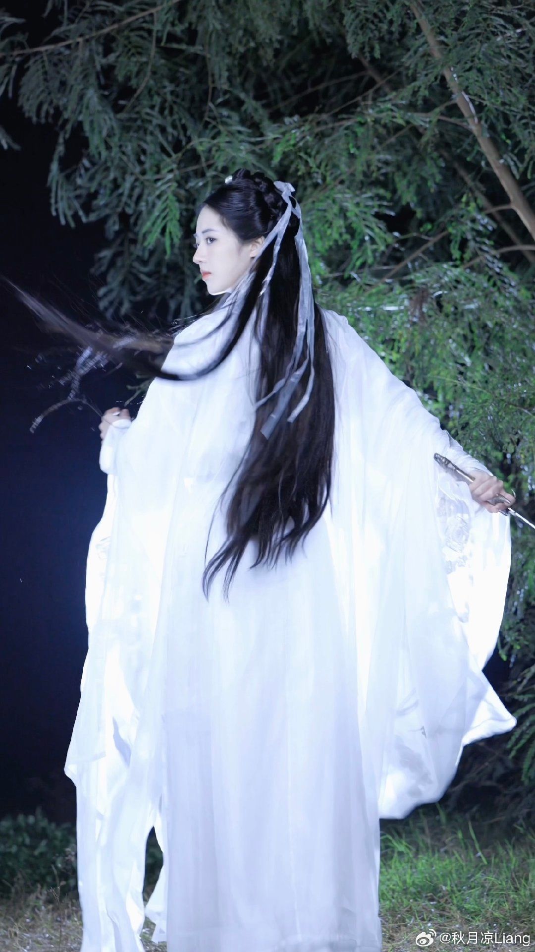 Enhanced Winter Cheongsam with Lengthened Styling A Fashion Evolution Enhanced Winter Cheongsam with Lengthened Styling A Fashion Evolution