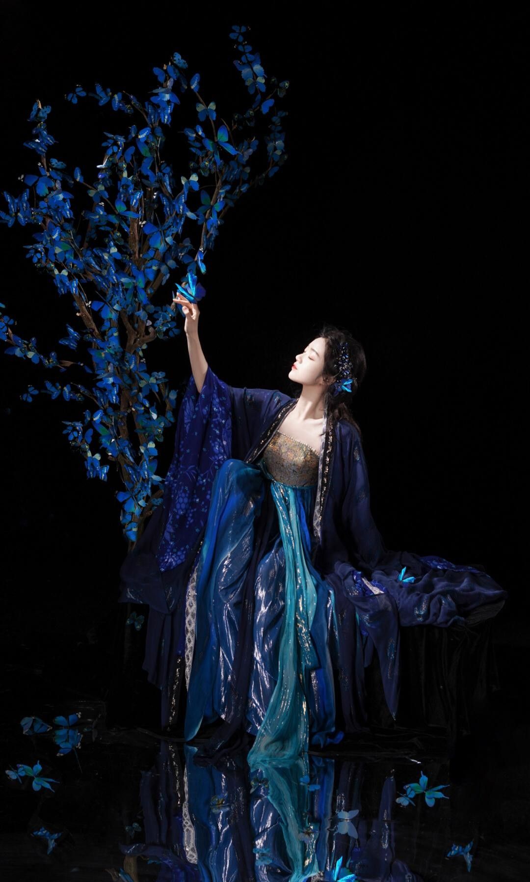 Hanfu Fashion Icons:The Rise of Hanfu-Styled Clothing Among Online Influencers Hanfu Fashion Icons:The Rise of Hanfu-Styled Clothing Among Online Influencers