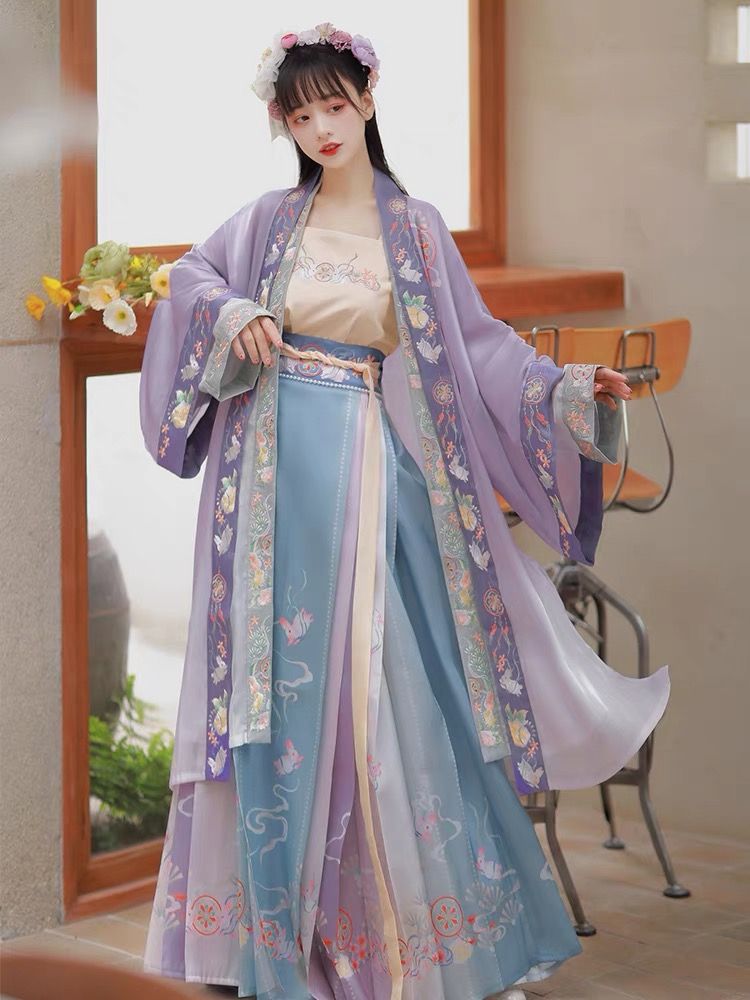 The Application of Metal Snaps in Traditional Hanfu Costumes:A Closer Look The Application of Metal Snaps in Traditional Hanfu Costumes:A Closer Look