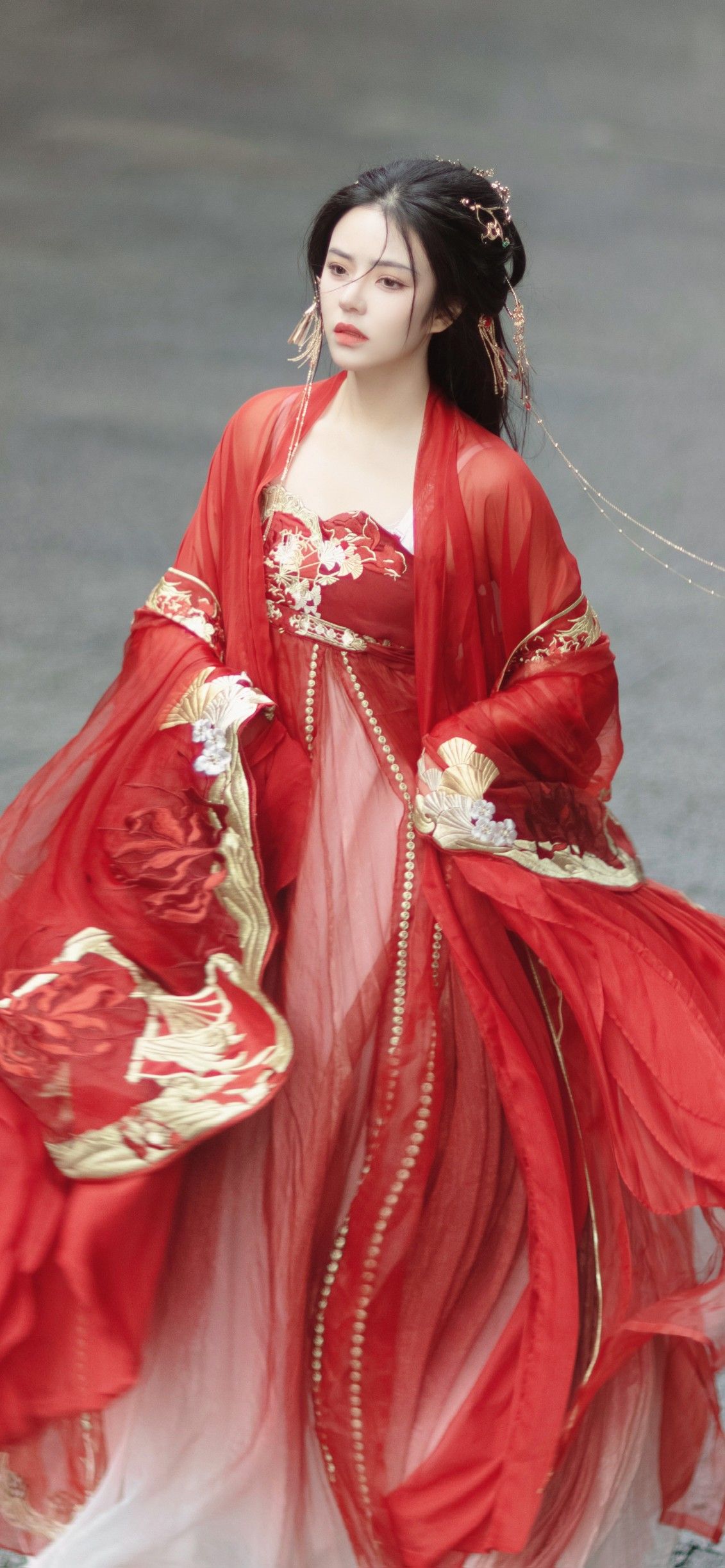 Glitter Clothes:The Sparkling Cheongsam Revolution Glitter Clothes:The Sparkling Cheongsam Revolution