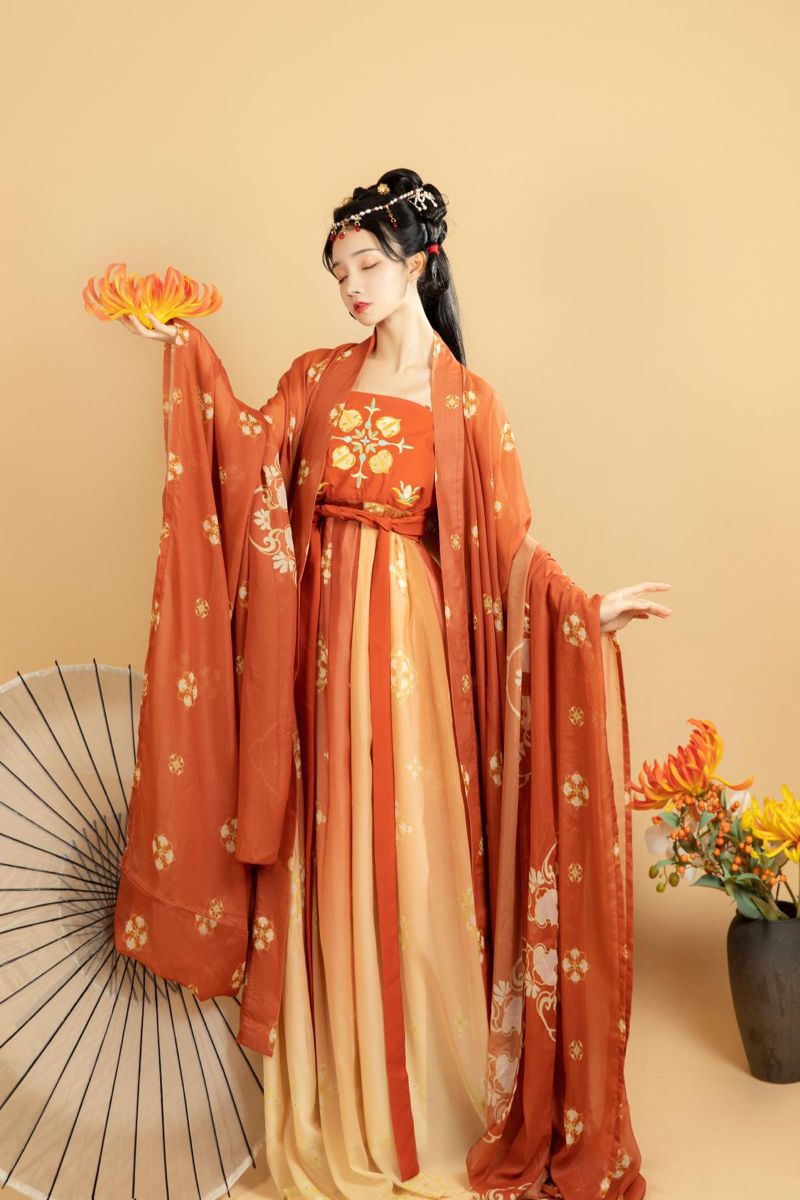 The Splendor of Hanfu Culture:The Story of the Kylin Hair Ornament The Splendor of Hanfu Culture:The Story of the Kylin Hair Ornament