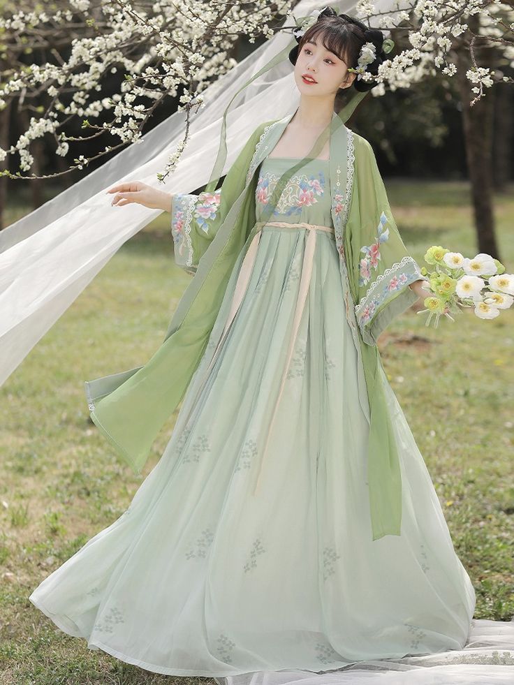 Ancient Charm of Jiangnan Cheongsam Skirts:The Essence of Traditional Beauty Ancient Charm of Jiangnan Cheongsam Skirts:The Essence of Traditional Beauty